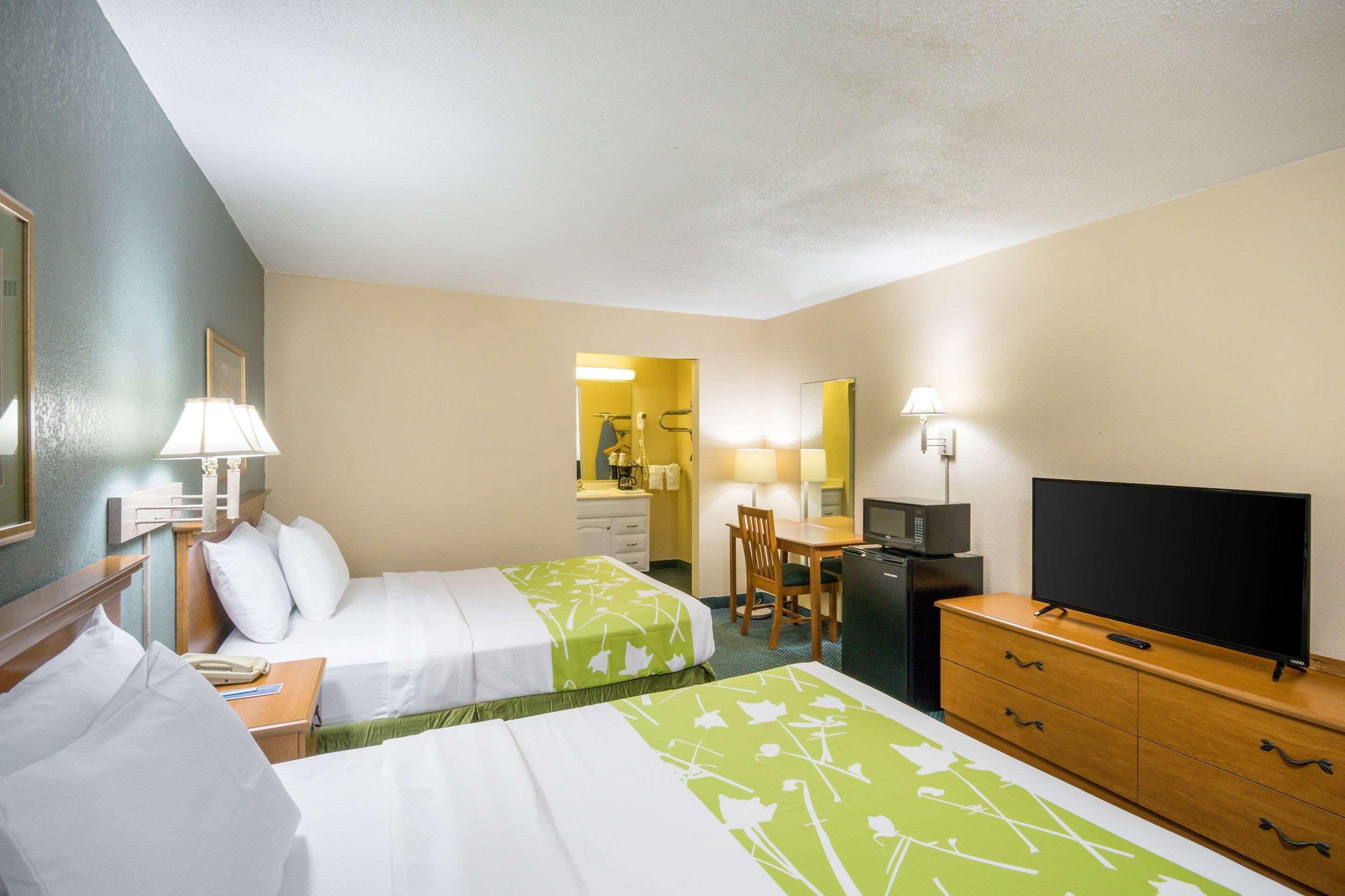 Rodeway Inn And Suites Portsmouth Zewnętrze zdjęcie