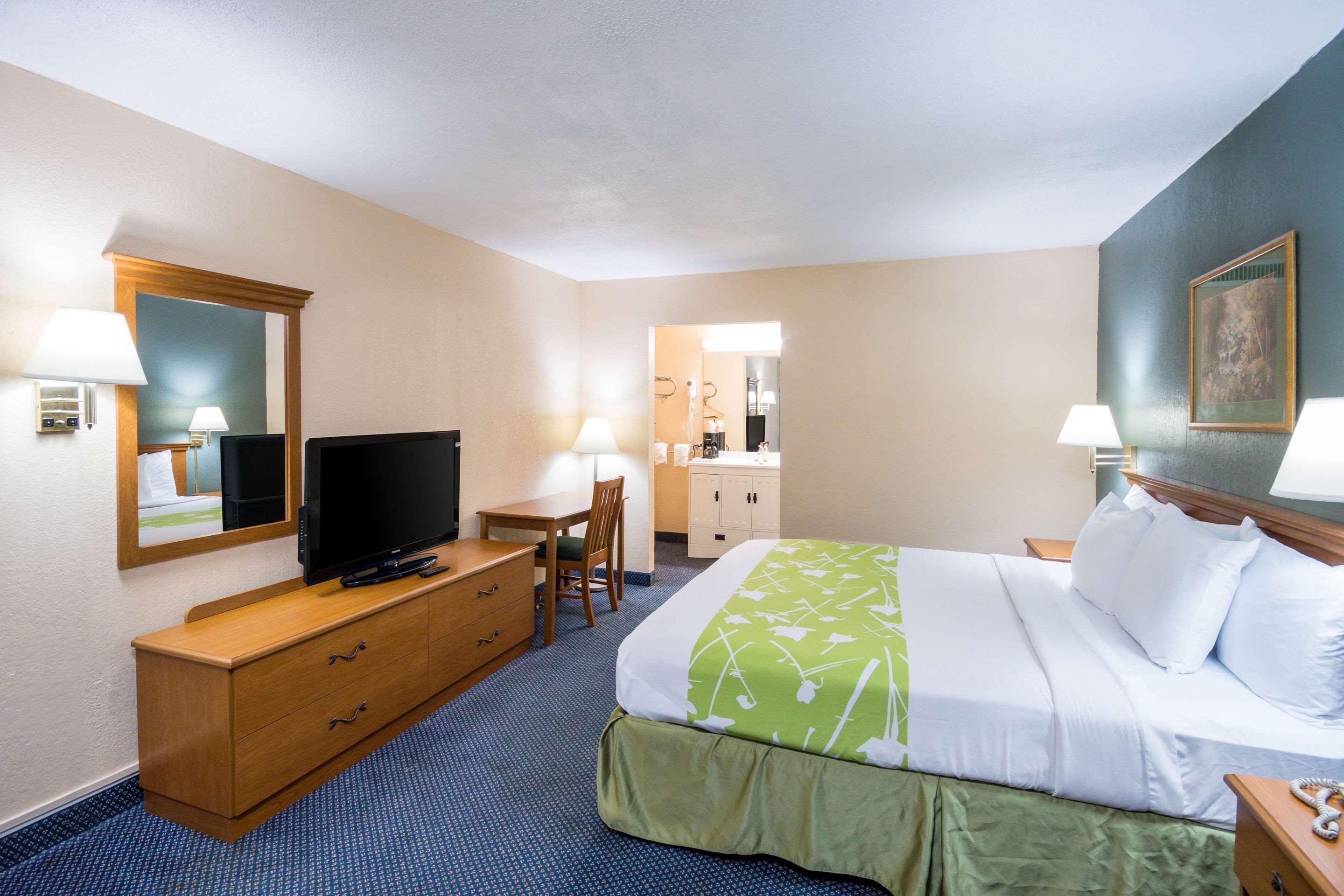 Rodeway Inn And Suites Portsmouth Zewnętrze zdjęcie