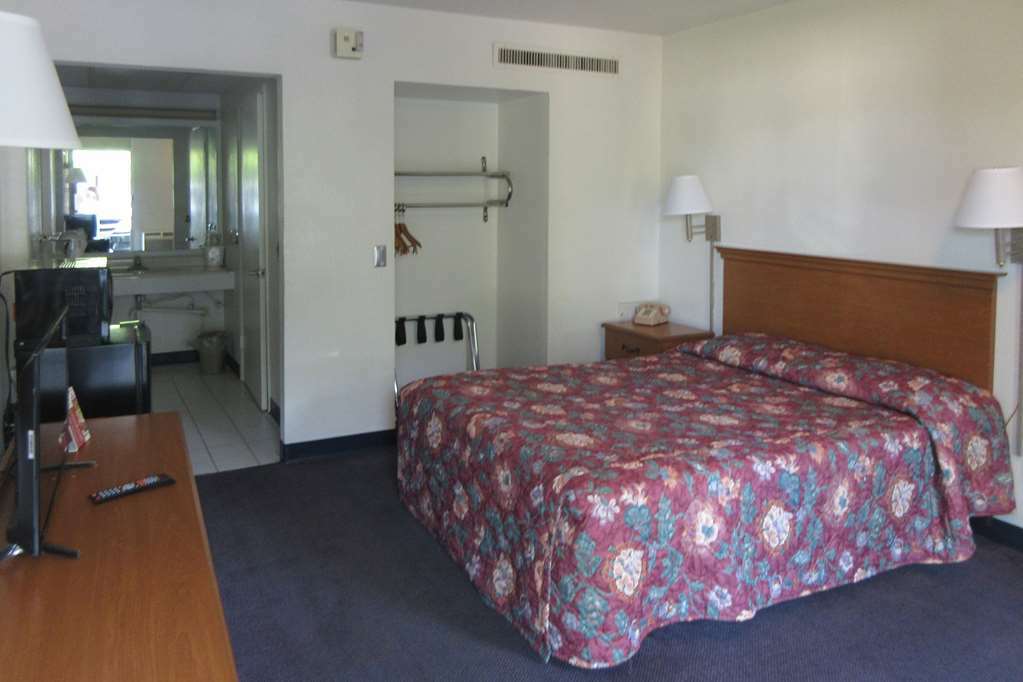 Rodeway Inn And Suites Portsmouth Pokój zdjęcie